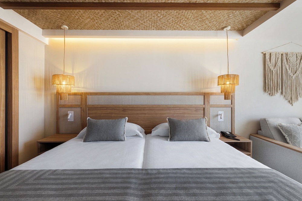 Standard Double Room, Balcony (Sofa Bed) - Photo 4