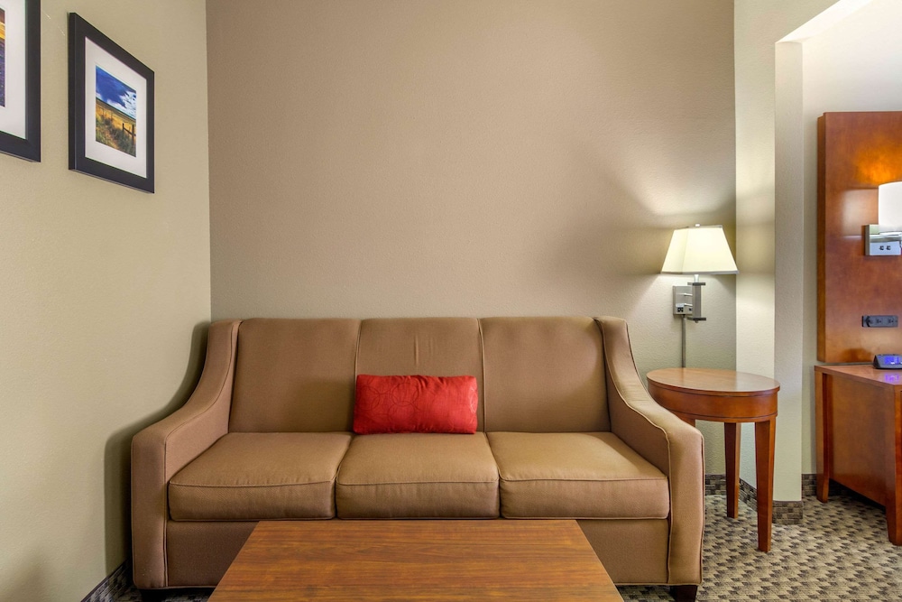 Suite, Multiple Beds, Non Smoking photo 3