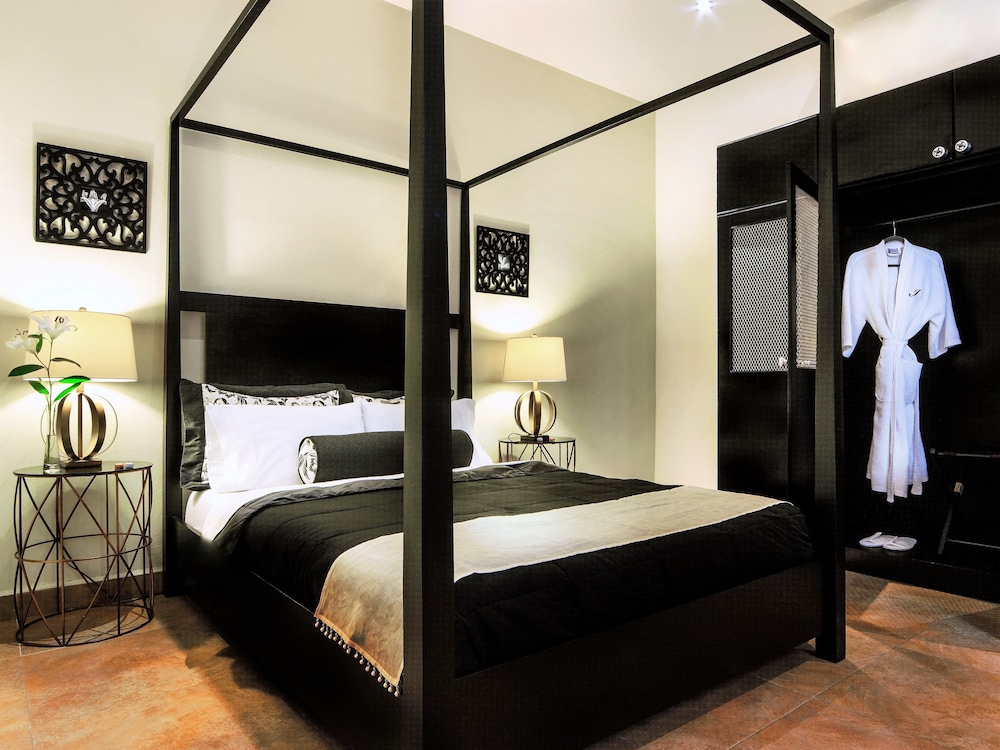 Double Queen Suite photo 1