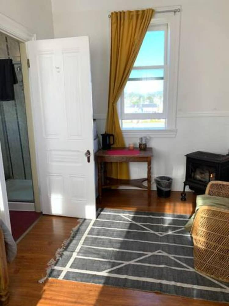Panoramic Room, 1 Queen Bed, Ocean View (Not Pet Friendly) photo 3
