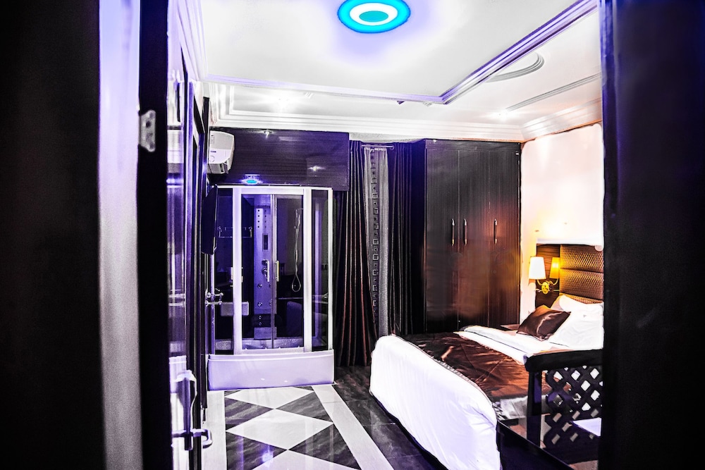 Honeymoon Room photo 1