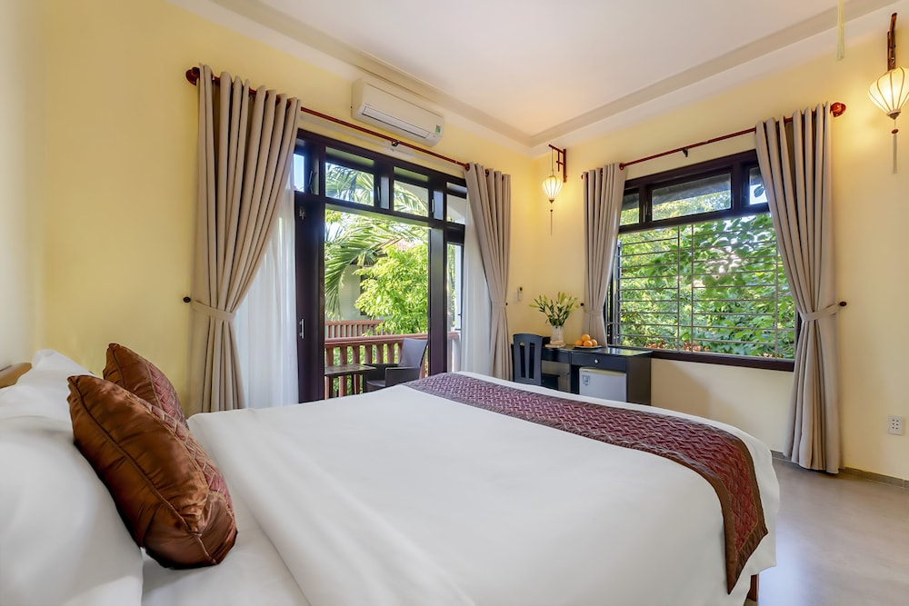 Junior Room, Garden View