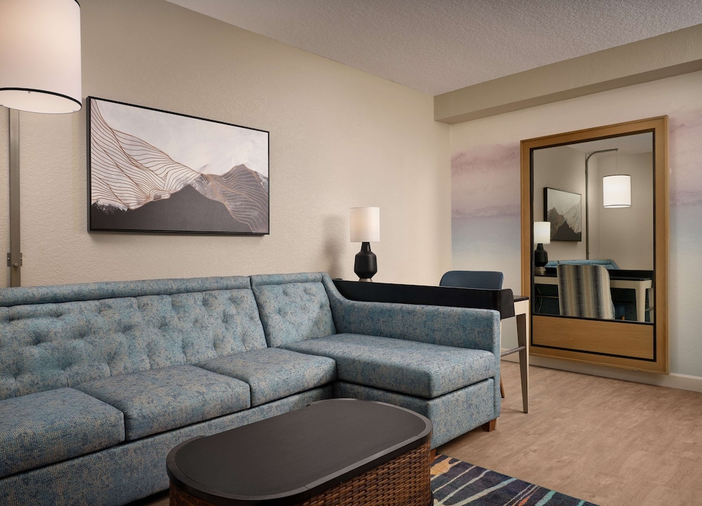 Royal Suite, 1 King Bed, Pool View