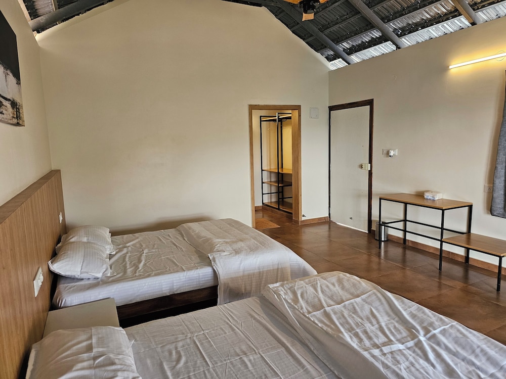 Basic Double Room photo 2