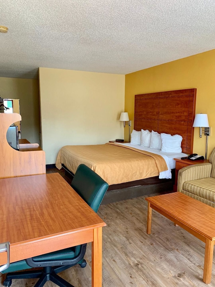 Standard Room, 1 King Bed, Accessible, Non Smoking photo 1