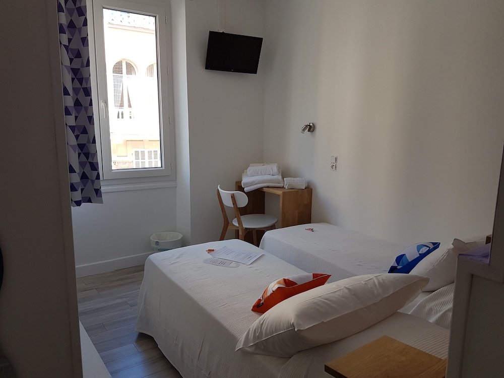 Premier Double Room, Private Bathroom (Low cost)