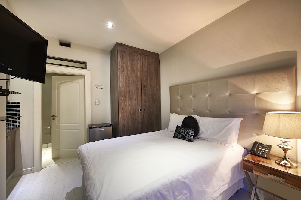 Basic Studio, 1 Double Bed, Kitchenette photo 2