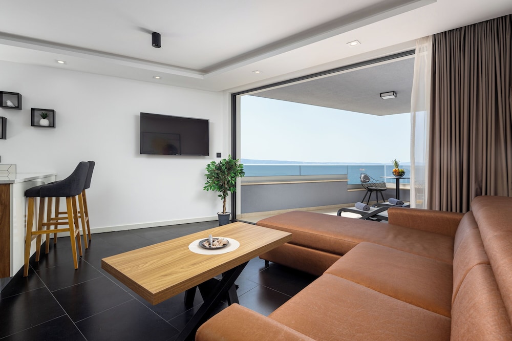 Superior Apartment, 2 Bedrooms, Partial Sea View, Beachfront photo 2
