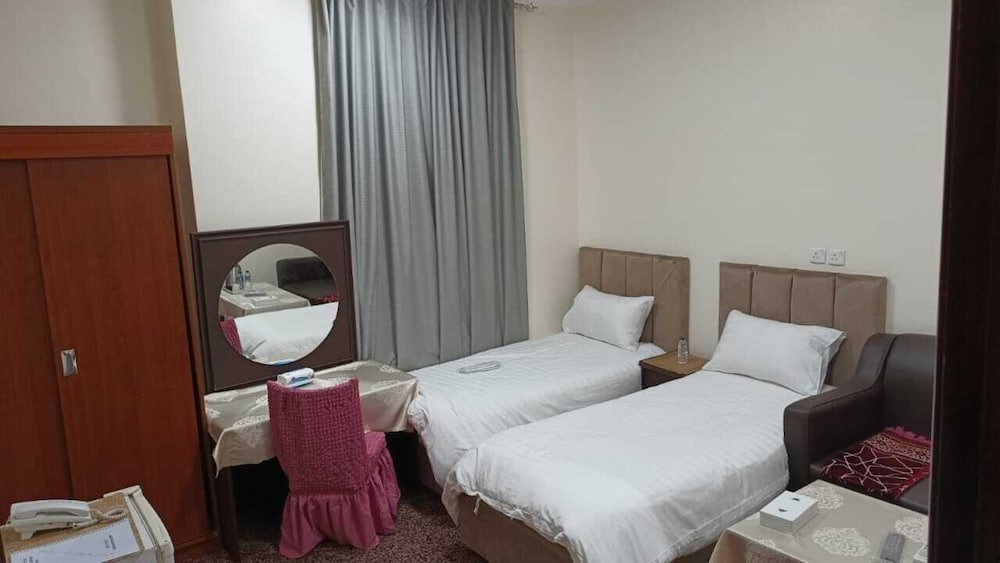 Economy Twin Room, 2 Twin Beds photo 2