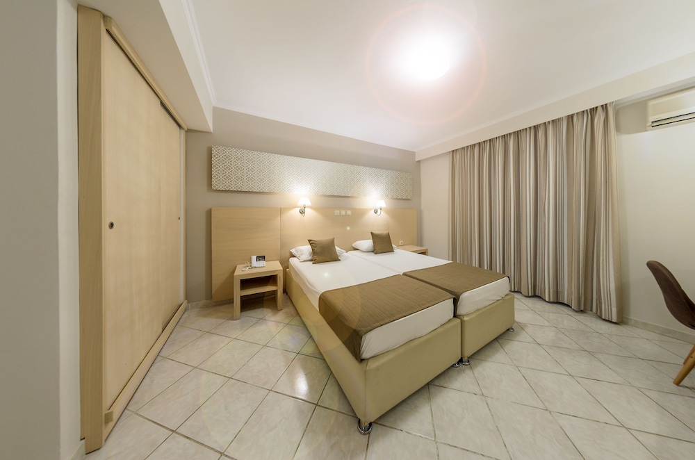 Standard Twin/Double With Land View - Photo 1