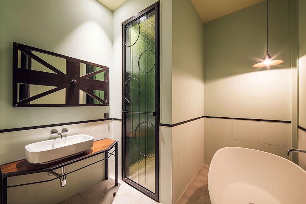 Deluxe Room (Bath Bomb Package) - Photo 6