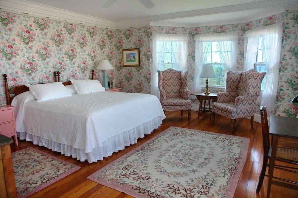 Grand Room, 1 King Bed (Ocean) photo 1