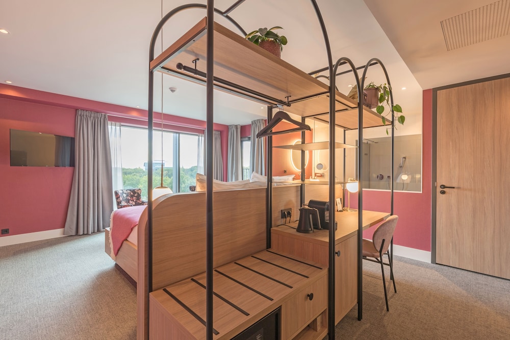 Superior Double Room, Ensuite - Photo 3