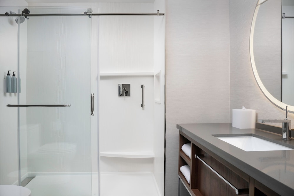 Suite, 1 Bedroom - Photo 5