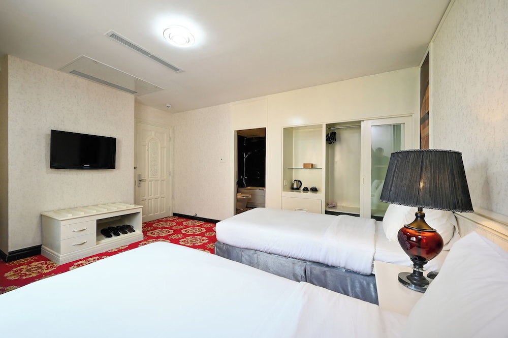 Premium Twin Room, City View photo 3