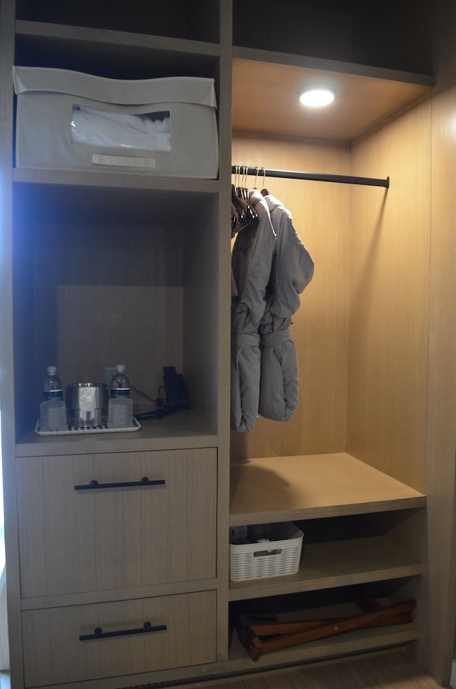 Stonebreaker Hotel, Foto 6