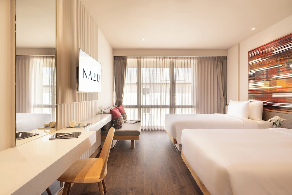 Deluxe with Bathtub