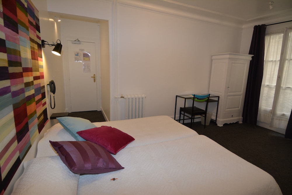 Twin Room with Private Shower and WC