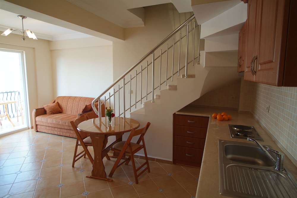 Apartment, 3 Bedrooms, 2 Bathrooms (Duplex) photo 1