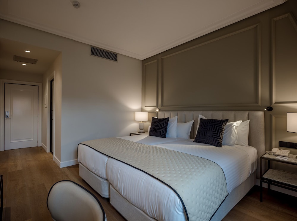 Deluxe Room - Photo 1