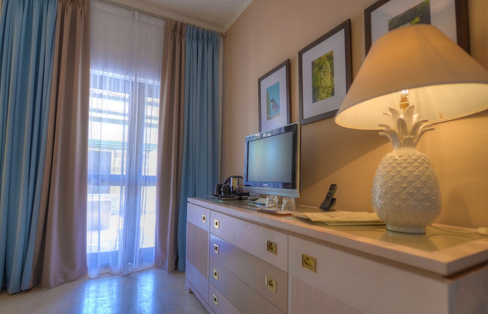 Classic Double or Twin Room - Photo 7