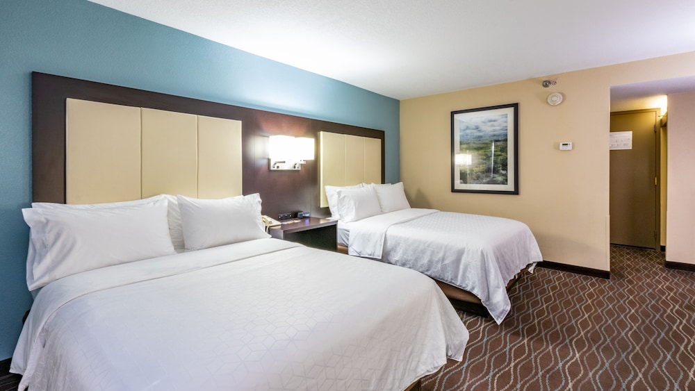Standard Room, 2 Queen Beds - Photo 3