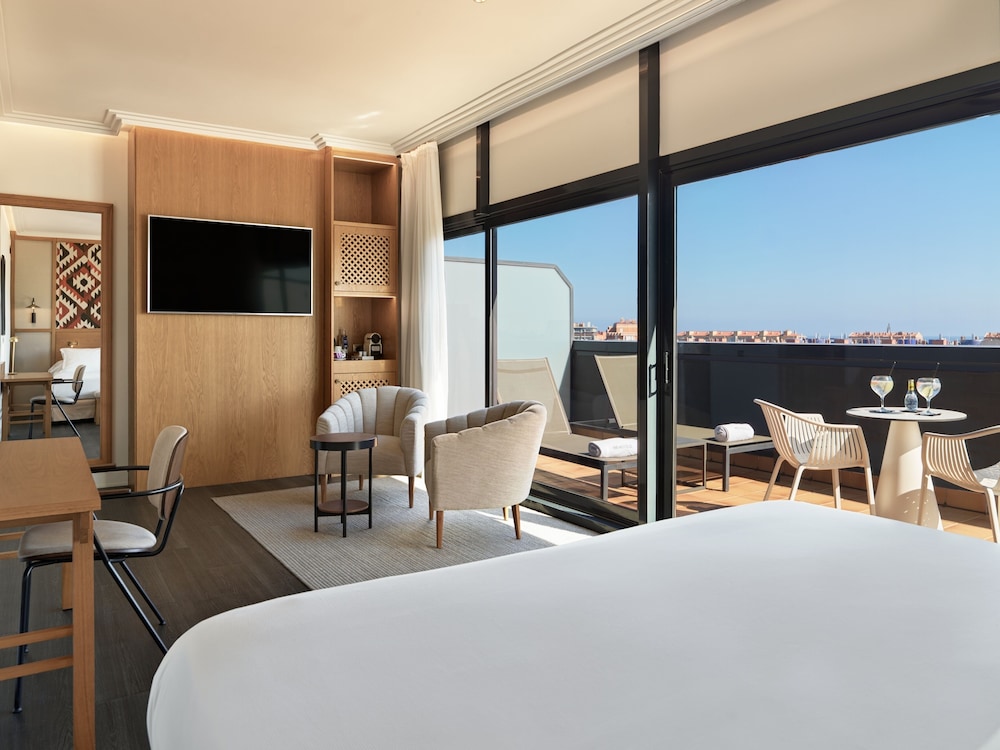 Junior Suite single use terrace with access to Spa