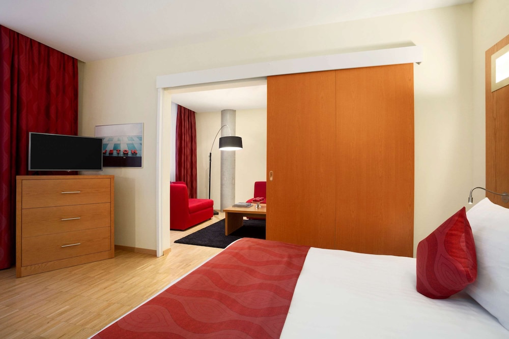 Suite, 1 King Bed with Sofa bed, Non Smoking (2 Rooms) - Photo 5