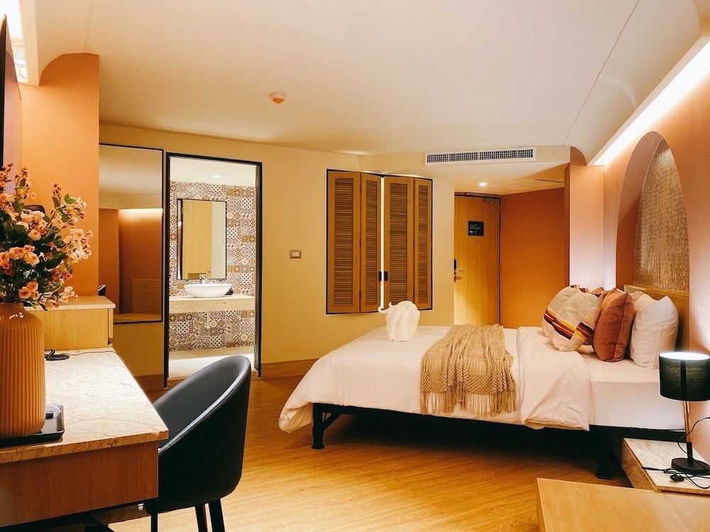 Grand Executive Room with bathtub photo 3