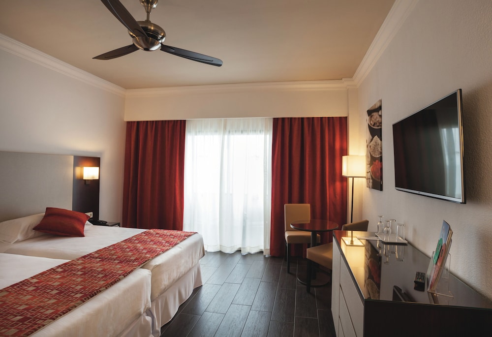 Double Room, Balcony, Partial Sea View photo 2