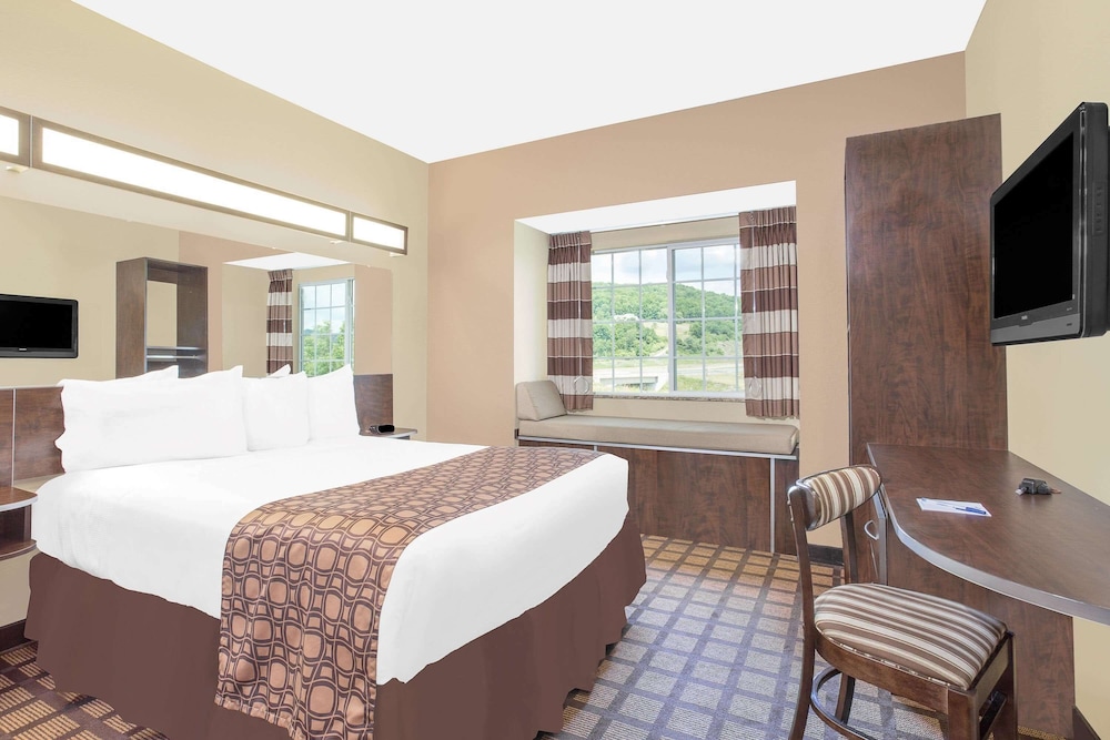 1 Queen Bed Non Smoking Room - Photo 4