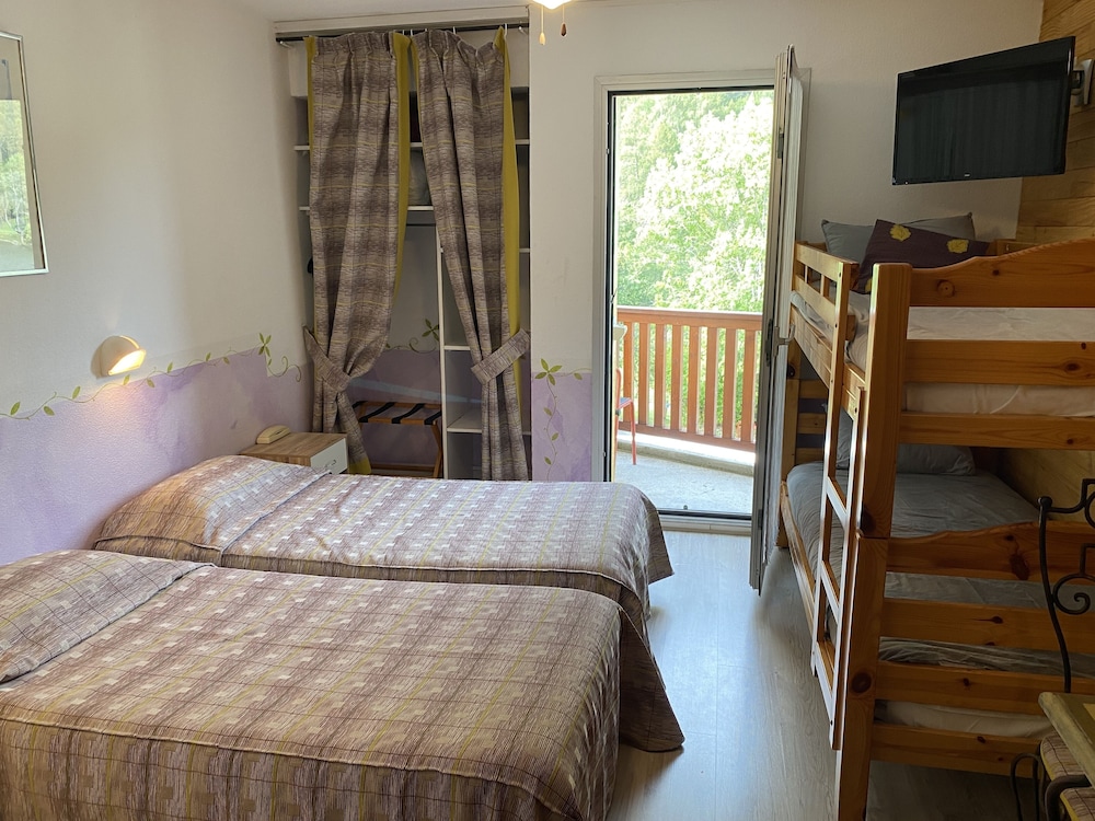 Family Room, Multiple Beds photo 3