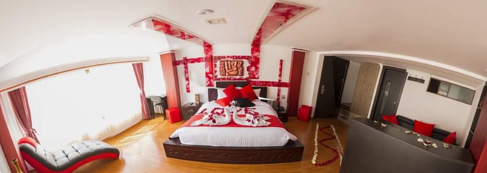 Queen Suite photo 1