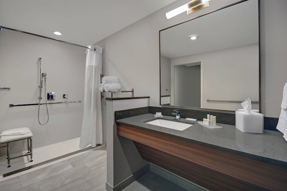 Suite, Multiple Beds - Photo 11