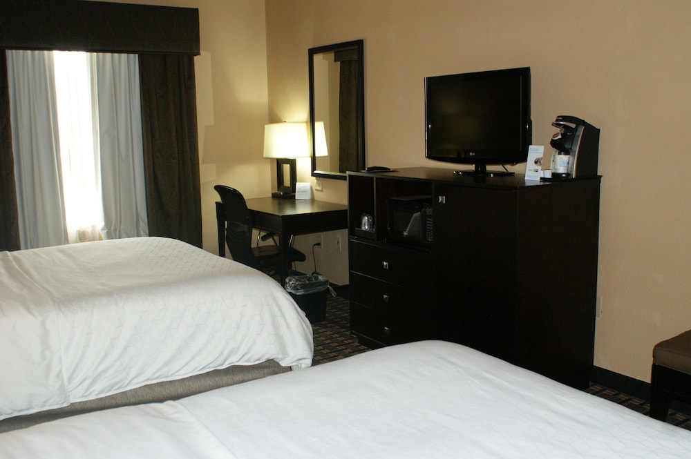 Standard Room, 2 Queen Beds - Photo 3