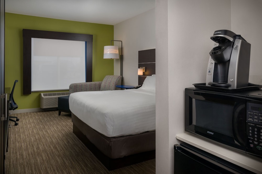 Suite, 1 King Bed, Accessible (Mobility) - Photo 3