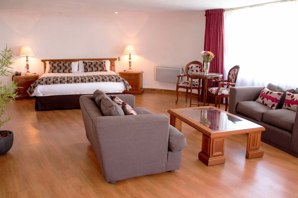 Suite, 1 King Bed photo 1