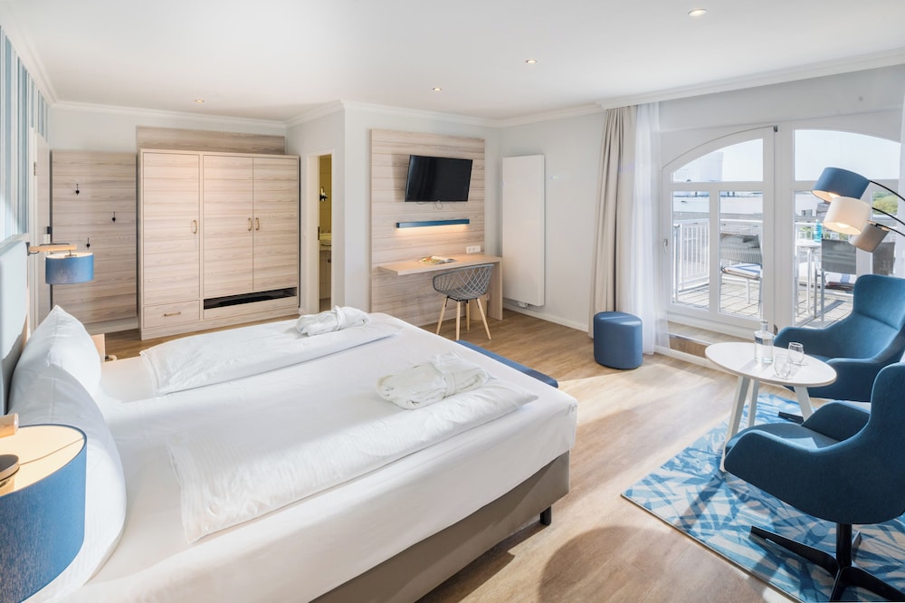 Classic Double Room, Balcony, Partial Lake View
