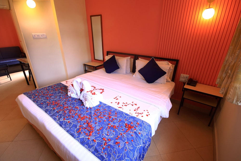 Honeymoon Suite with Balcony and Pool View