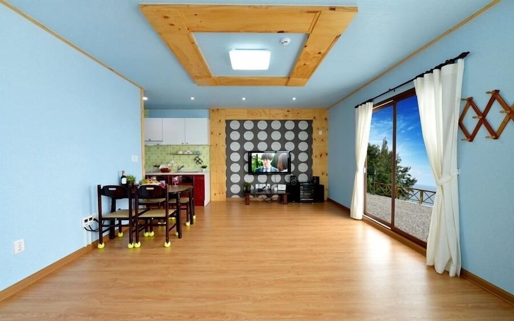 Room (#101, Ondol) photo 1
