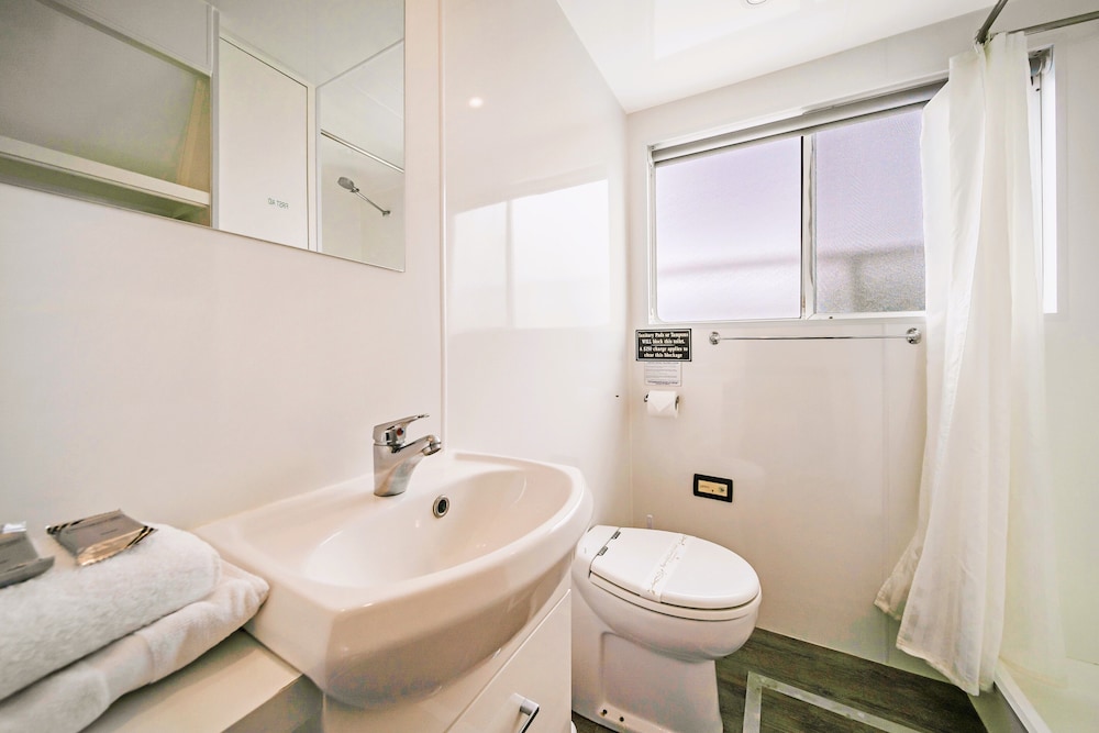 Houseboat, 2 Bedrooms (Seaview) photo 3