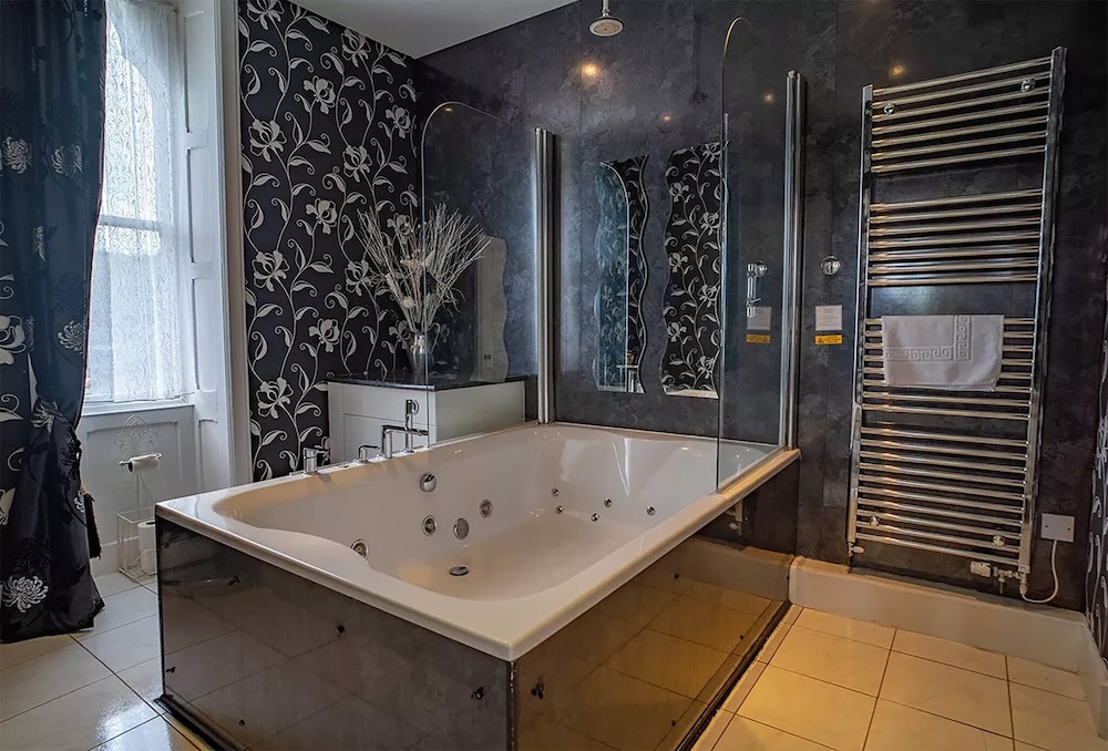 Luxury Suite, Ensuite (Bridal Suite) photo 3
