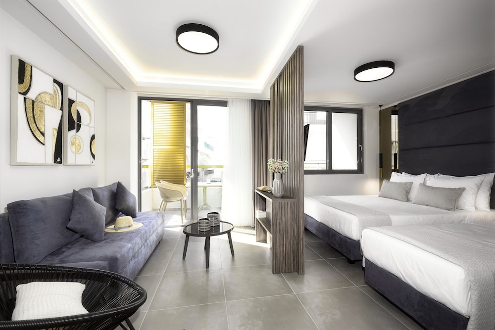 Deluxe Family Suite Open Plan - Photo 4