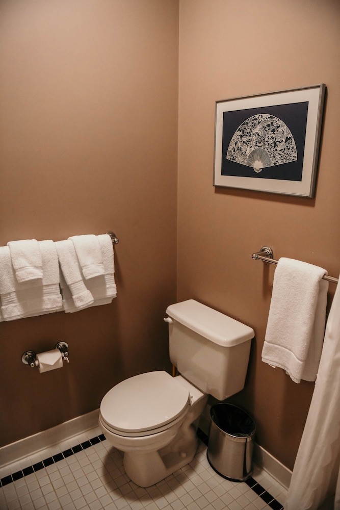 Standard Room, Multiple Beds, Non Smoking photo 2