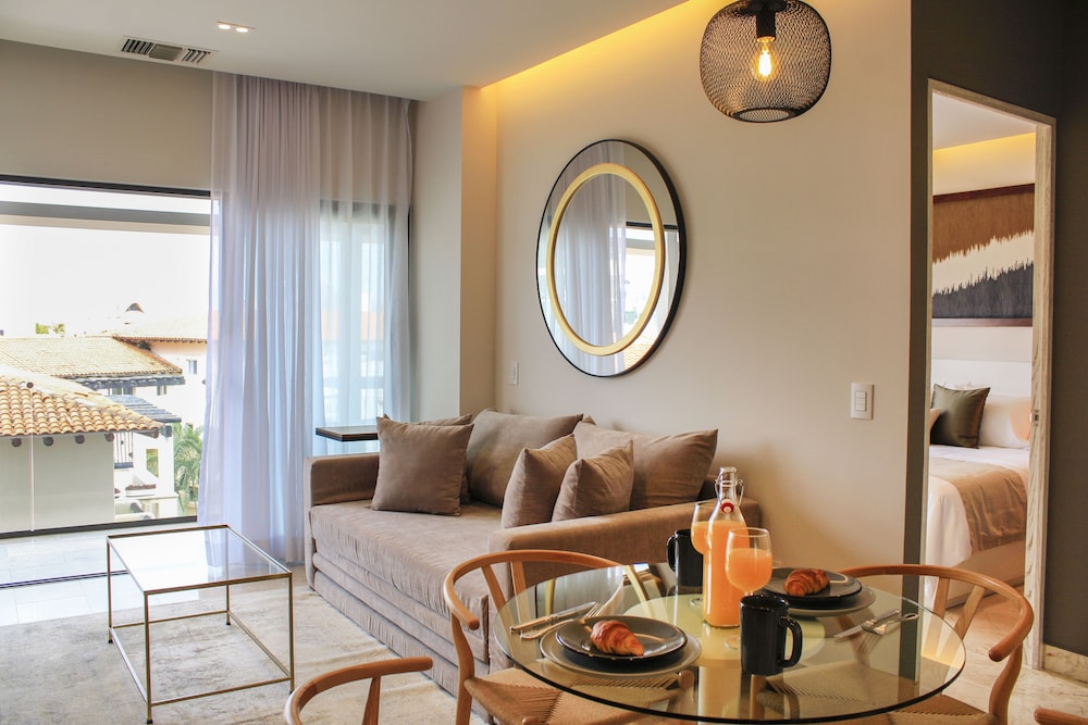 Luxury Suite, City View