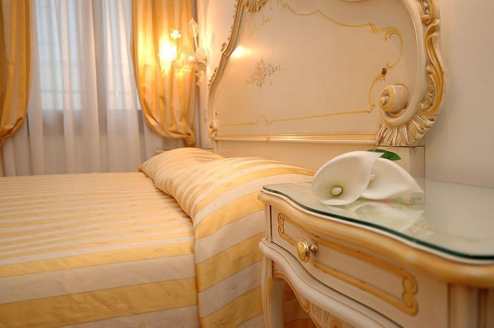 Romantic Triple Room photo 2