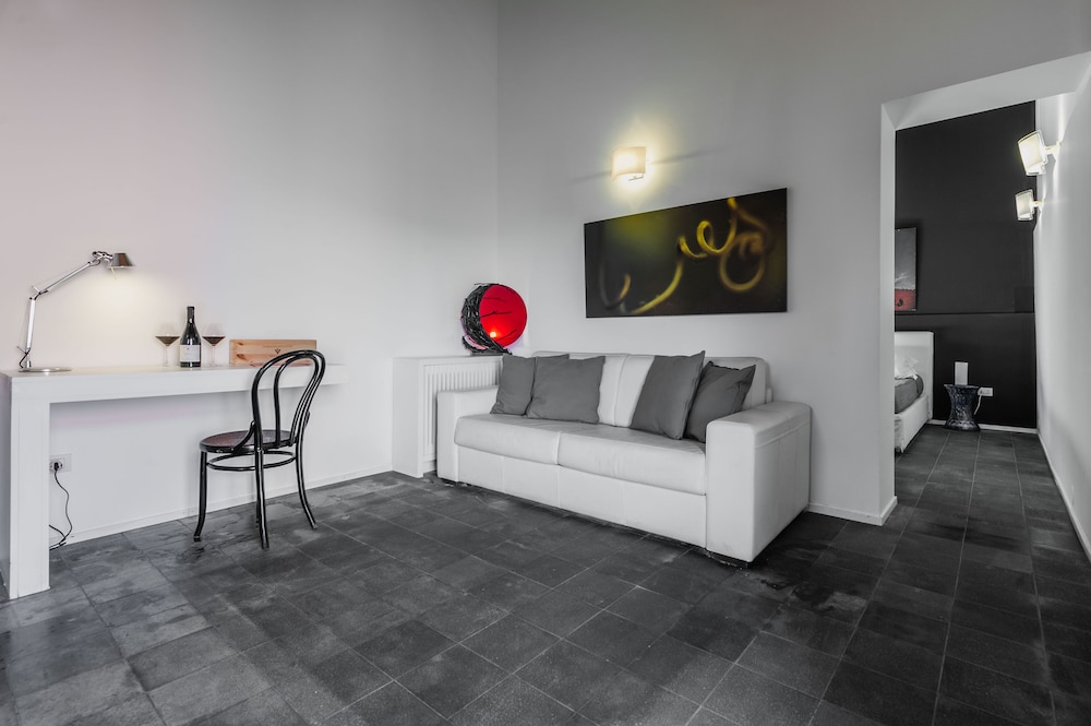 Classic Apartment photo 2