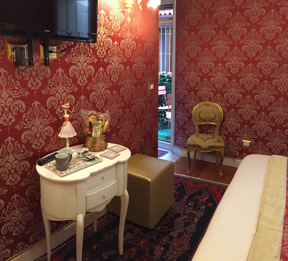 Superior Double or Twin Room, Non Smoking, Courtyard View photo 2