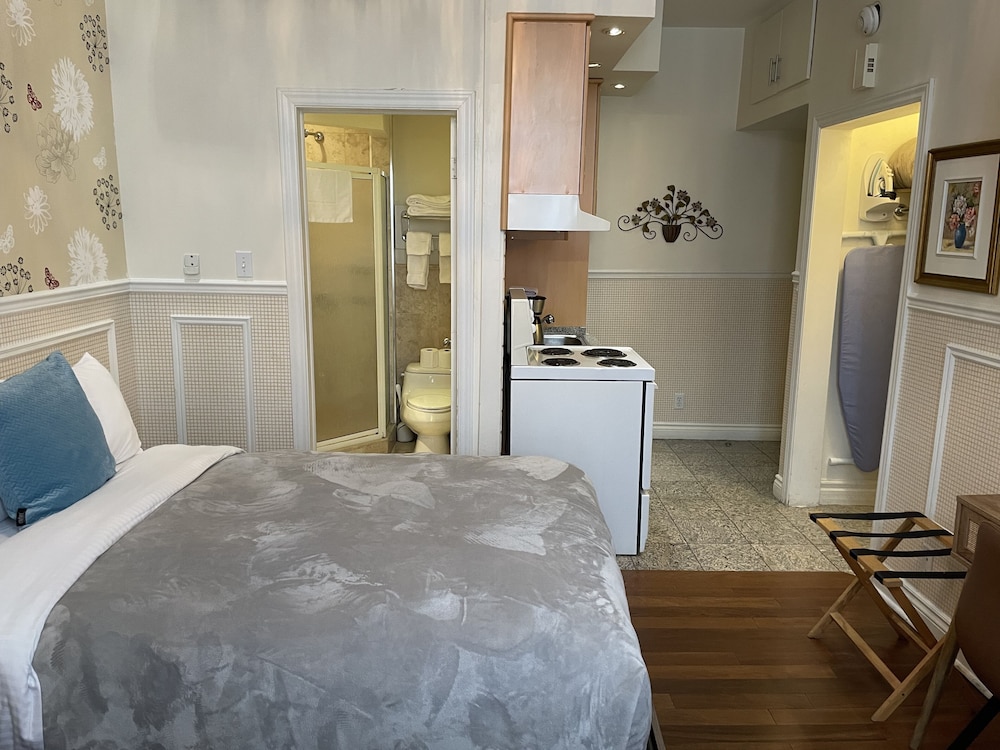 Deluxe Studio, Multiple Beds