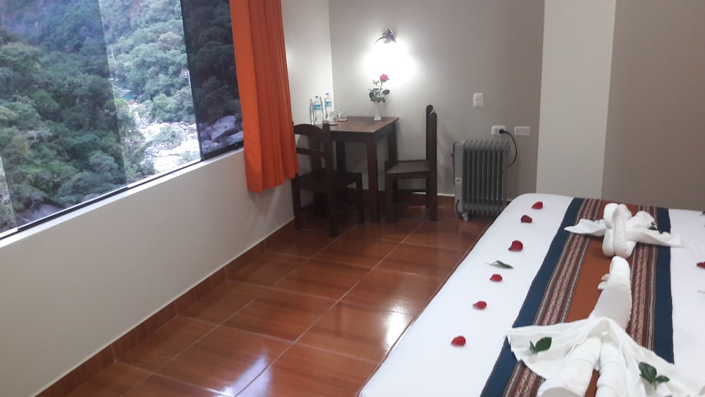 Superior Double Room, 1 King Bed, Mountain View photo 2